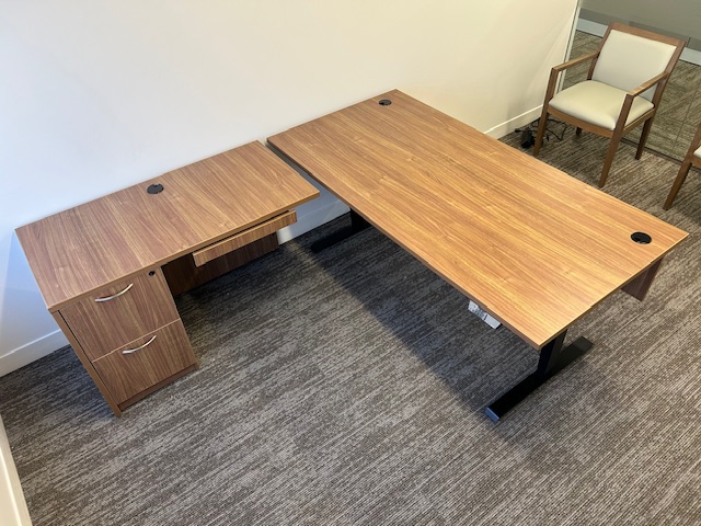 Friant sit/stand L shape
