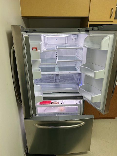 G.E. fridge w/ice & water dispenser