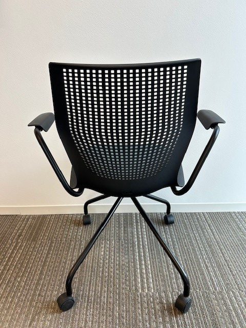 Knoll Multigeneration chair – Blue seat