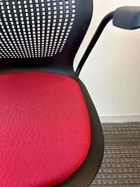 Knoll Multigeneration chair – Red seat