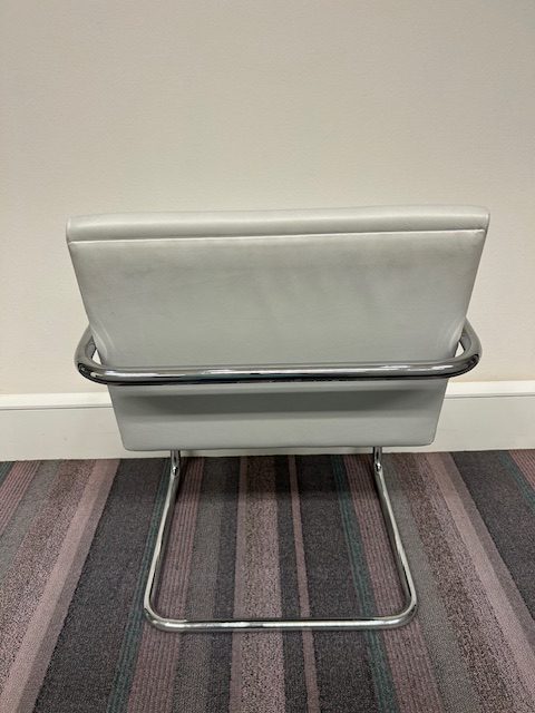 Knoll sled base guest chair