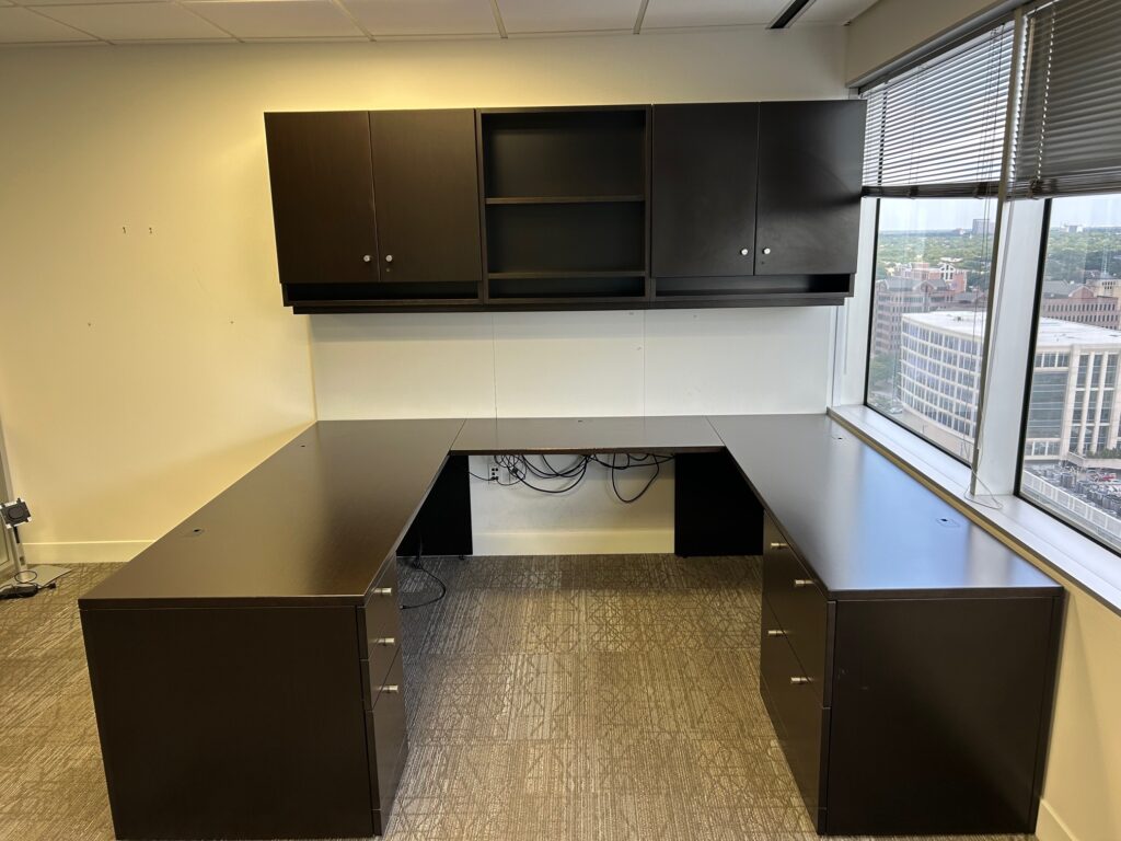 Knoll U shape w/Overhead