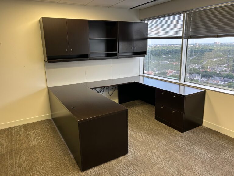 Knoll U shape w/Overhead
