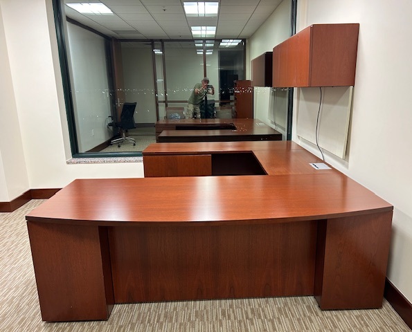 Knoll U Shape w/Overhead