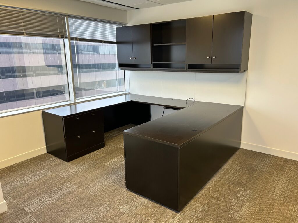 Knoll U shape w/Overhead