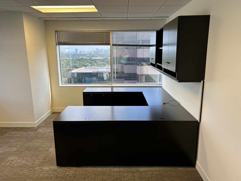 Knoll U shape w/Overhead