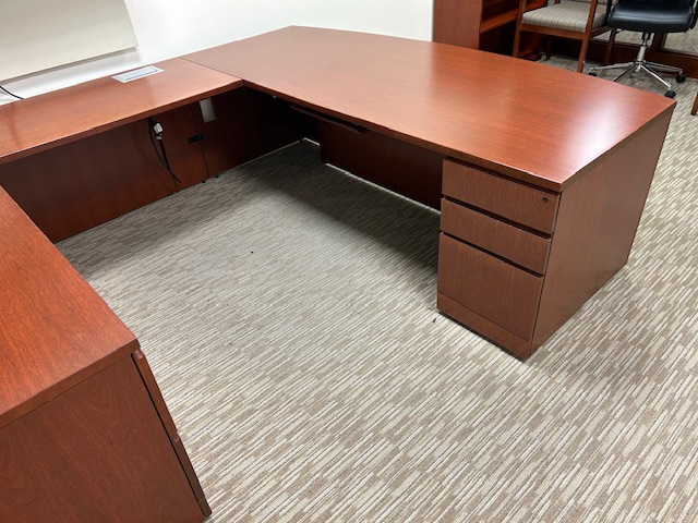 Knoll U Shape w/Overhead