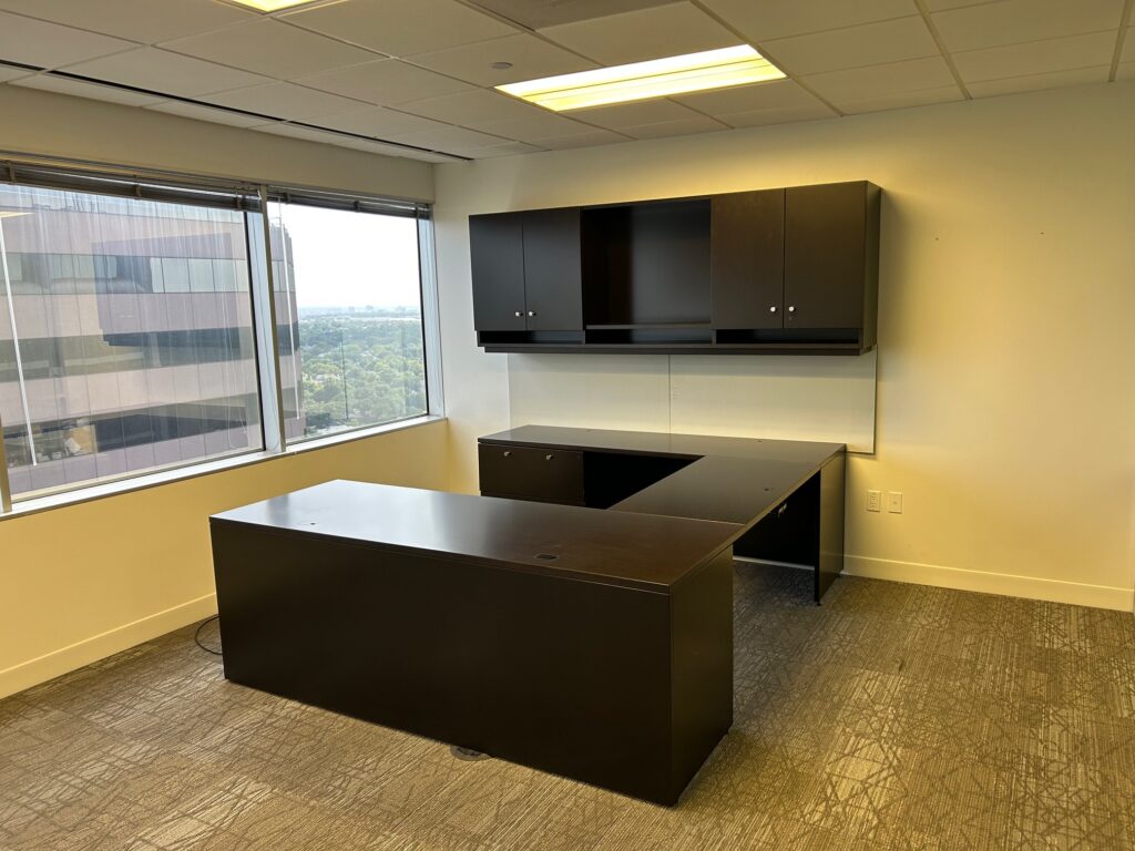 Knoll U shape w/Overhead