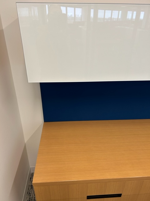 L Shape Desk w/overhead