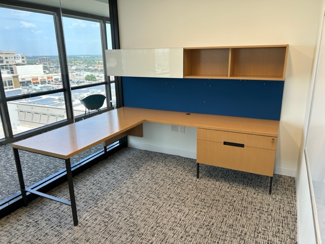 L Shape Desk w/overhead