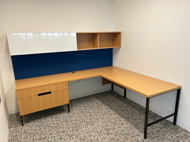 L Shape Desk w/overhead