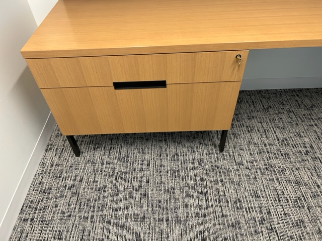 L Shape Desk w/overhead