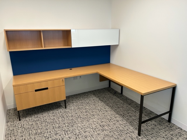 L Shape Desk w/overhead