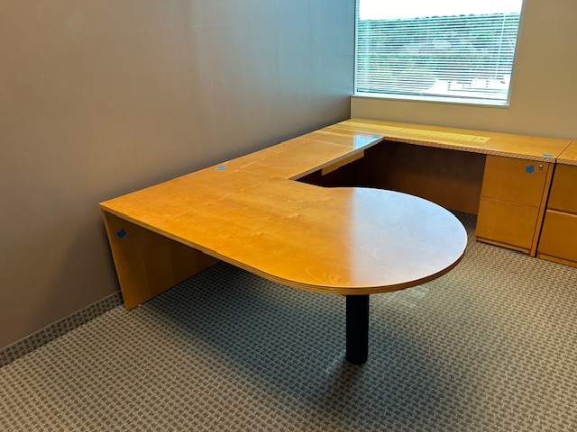 Maple P top U shape Desk