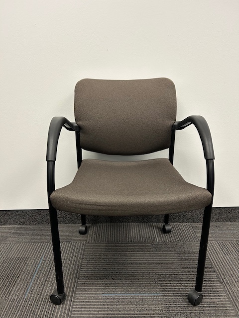 Mobile side chair with arms