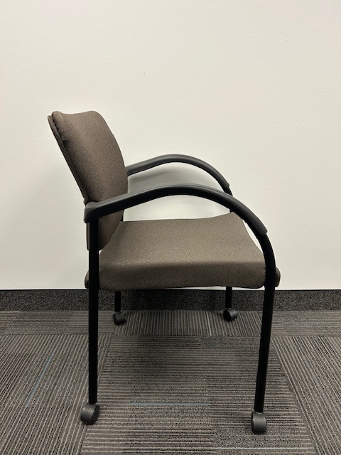 Mobile side chair with arms