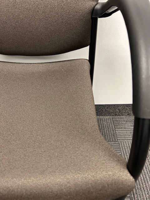 Mobile side chair with arms