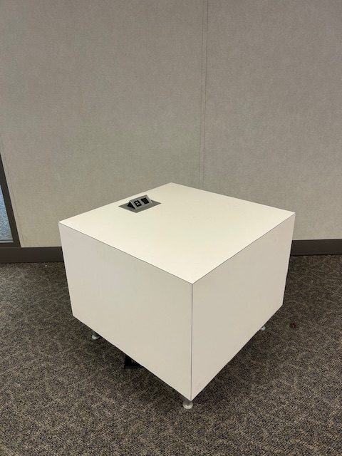 National Epic cube table w/power
