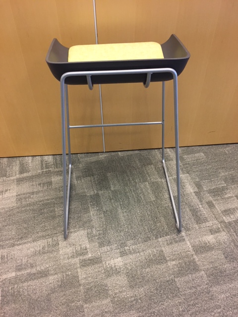 Scoop bar height stool