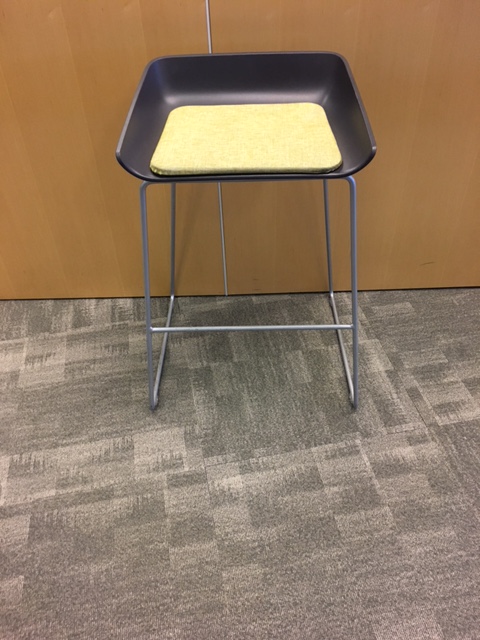 Scoop bar height stool