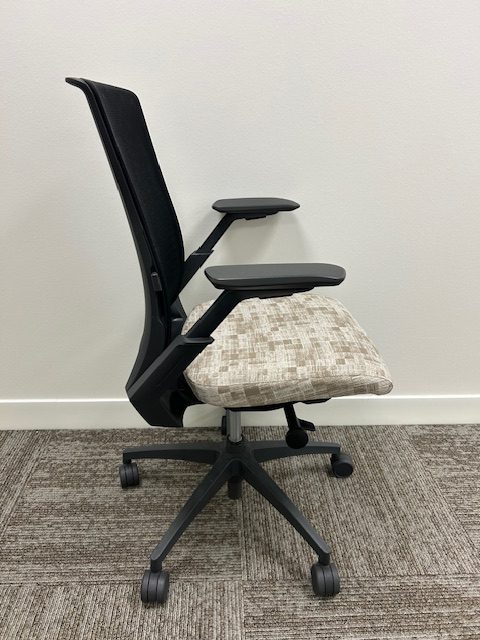 Sit On It Vectra chair