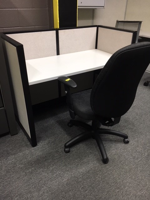 Steelcase Avenir 4′ x 2′ x 42″H