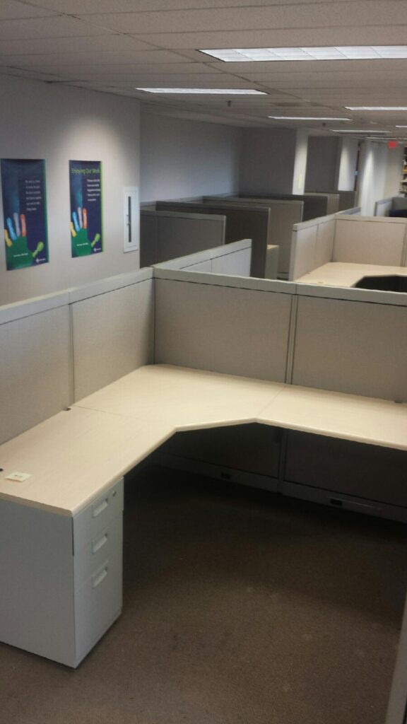 Steelcase Avenir stations