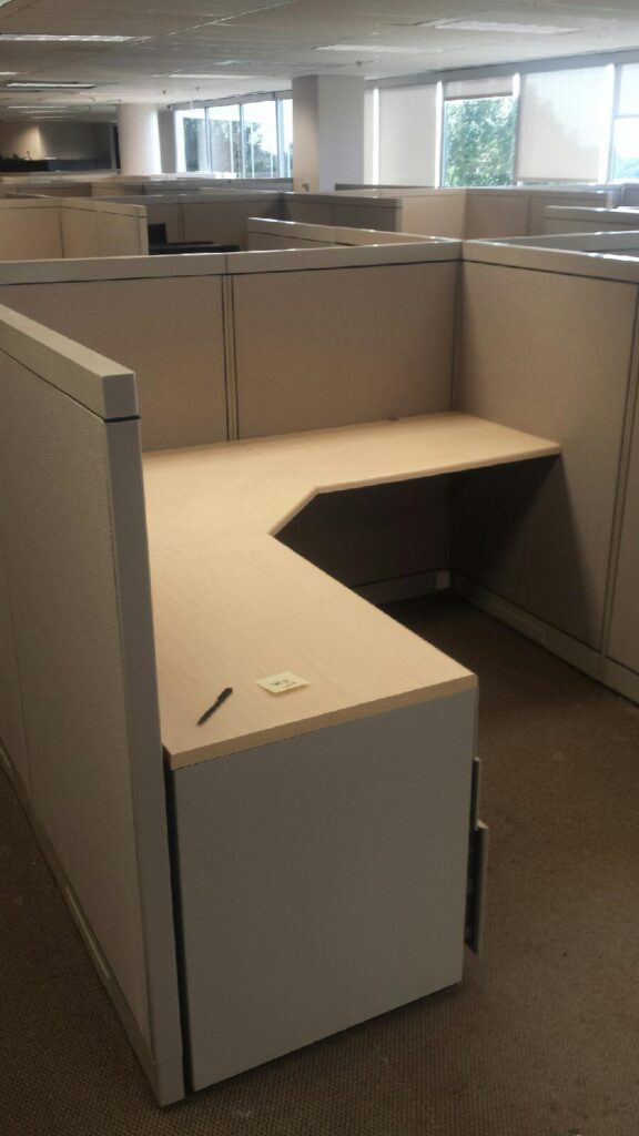 Steelcase Avenir stations