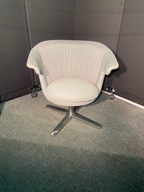 Steelcase i2i swivel chair
