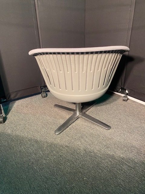 Steelcase i2i swivel chair
