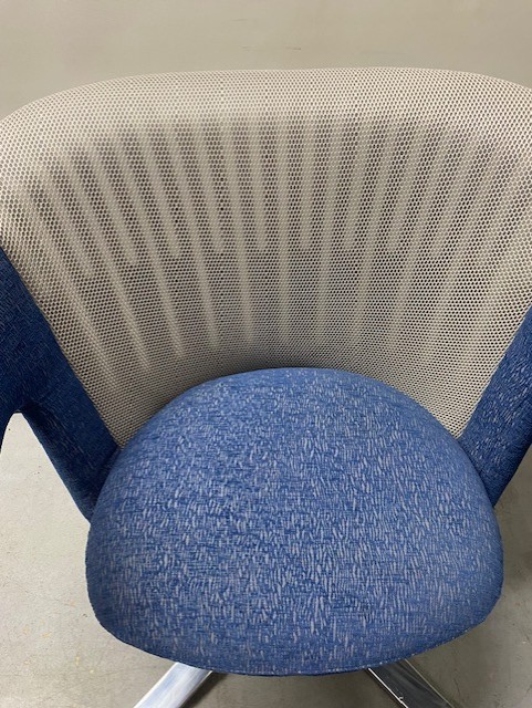 Steelcase i2i swivel tablet chair