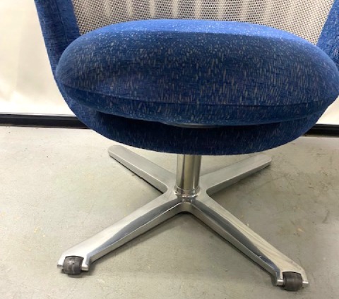 Steelcase i2i swivel tablet chair