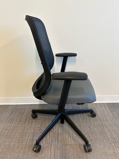 Teknion Projek chairs-fixed arms