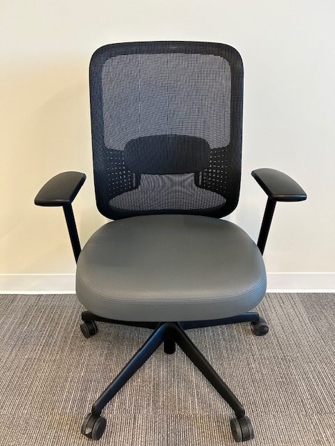 Teknion Projek chairs-fixed arms