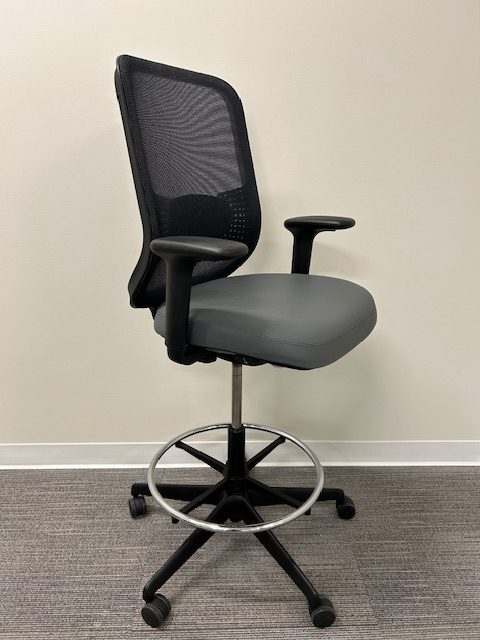 Teknion Projek Stool-gray seat