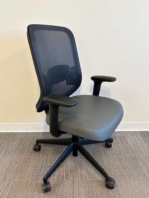 Teknion Projek task chair-Adj. arms