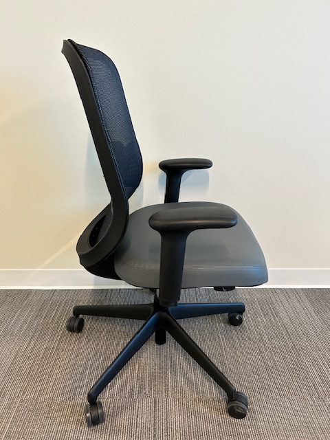 Teknion Projek task chair-Adj. arms