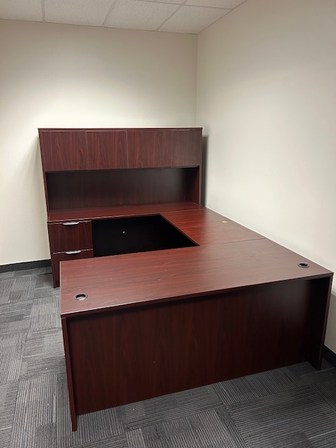 U shape desk w/hutch
