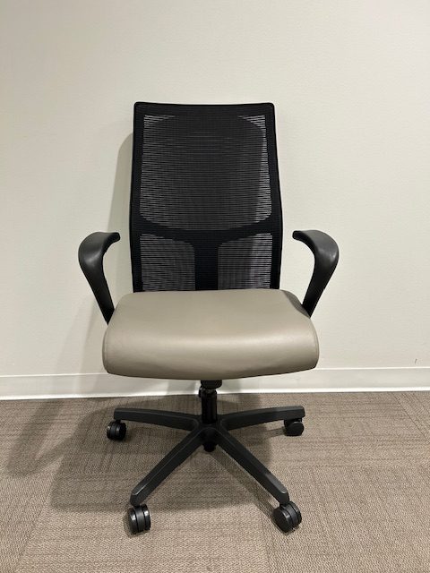 Hon Ignition 2.0 chair w/fixed arms