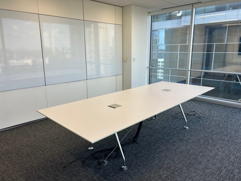 10′ x 4′ Nienkamper Table w/power
