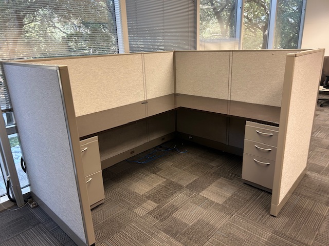 Hon 6′ x 7′ x 54″H stations
